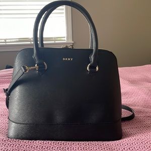 NWT black DKNY purse